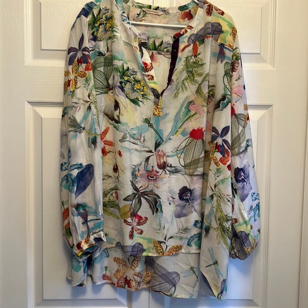 Silky feeling top from Sift Surroundings